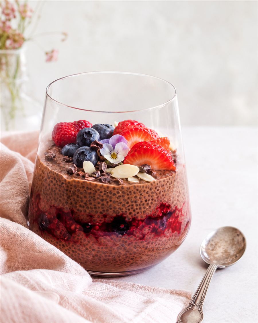 Cacao-Chia Berry Breakfast Cup